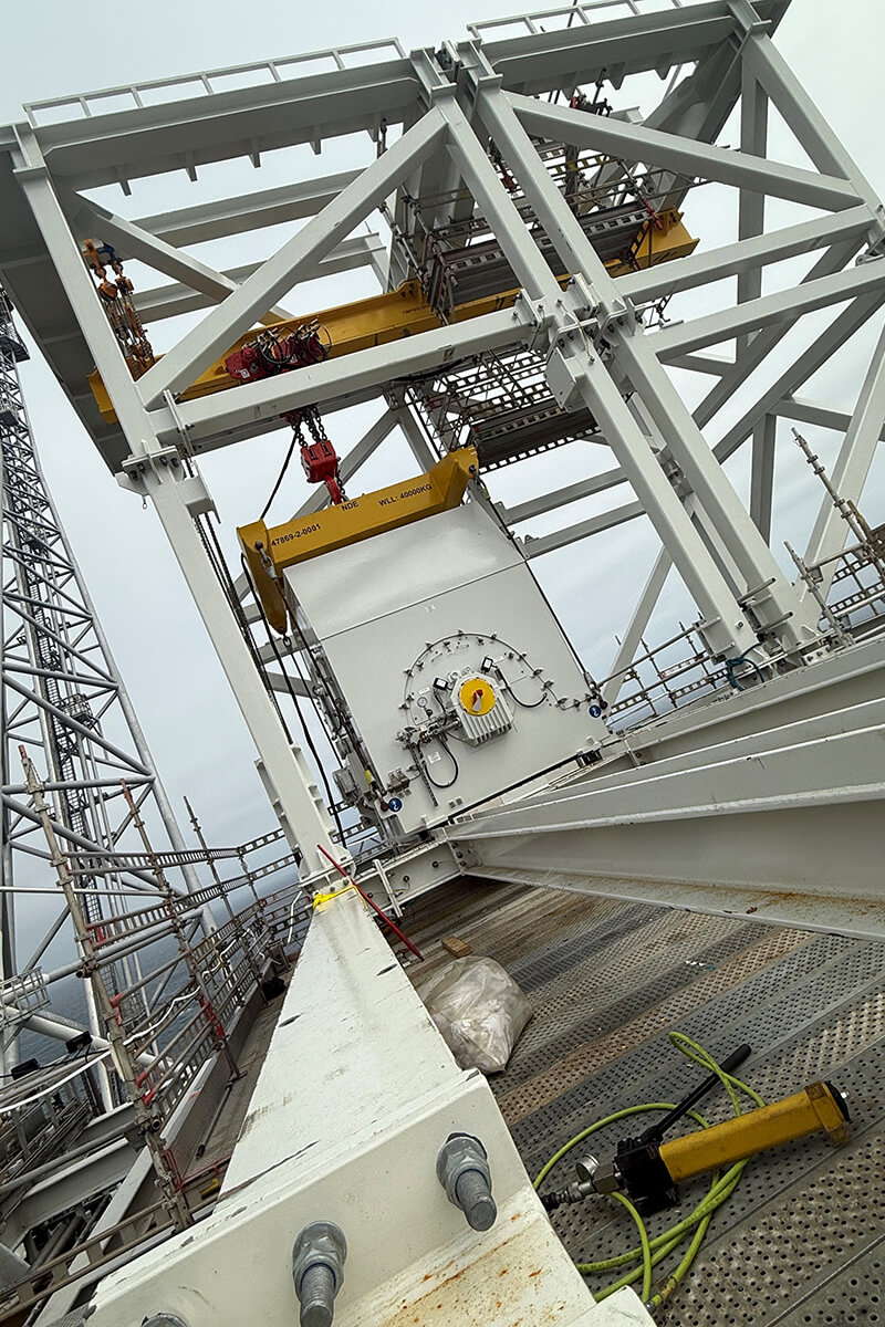 rrl-gmc-norway-50-tonne-offshore-air-hoist-motor-handling.jpg